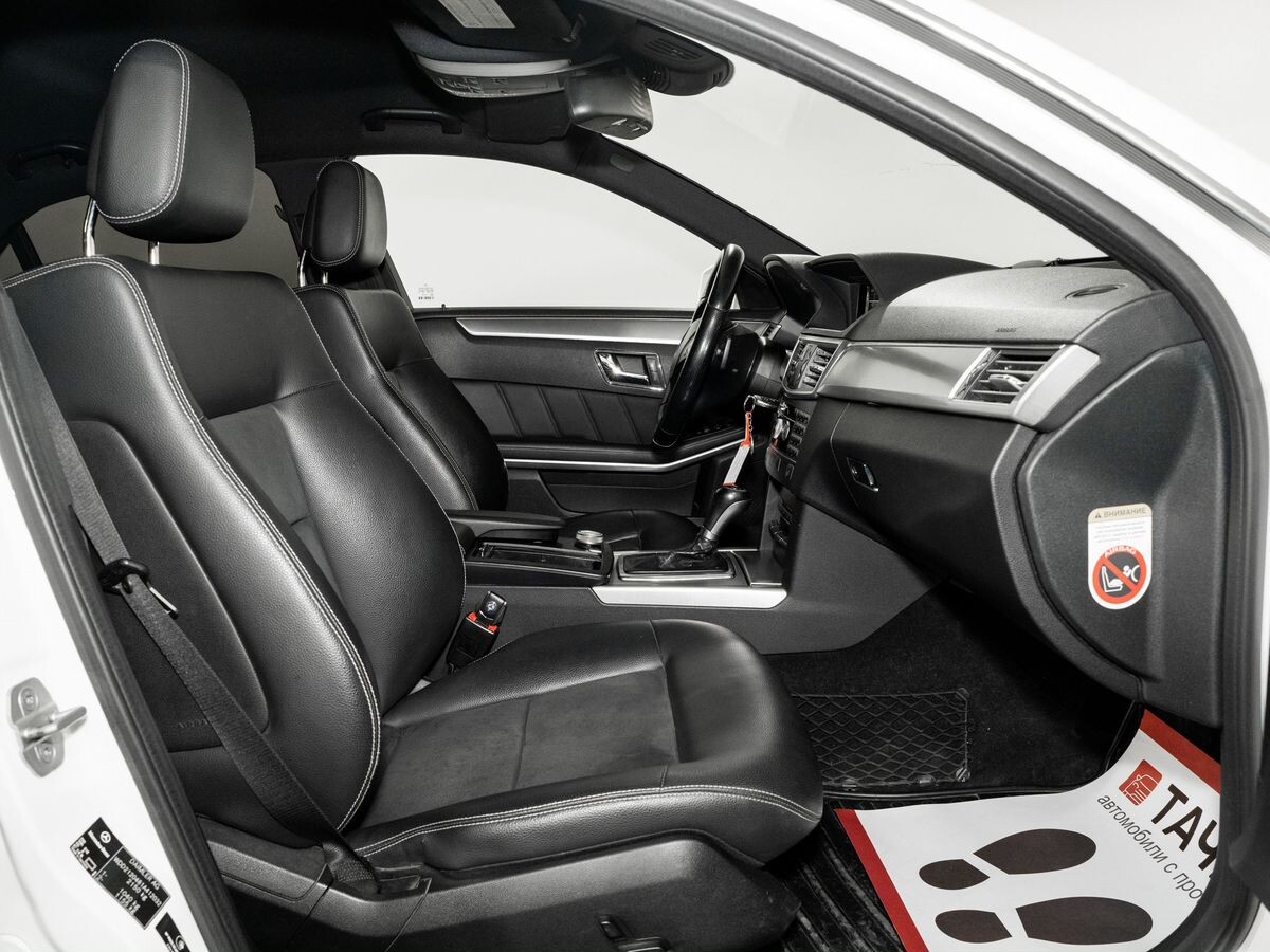Mercedes-Benz E-Class 2011 - фото автомобиля