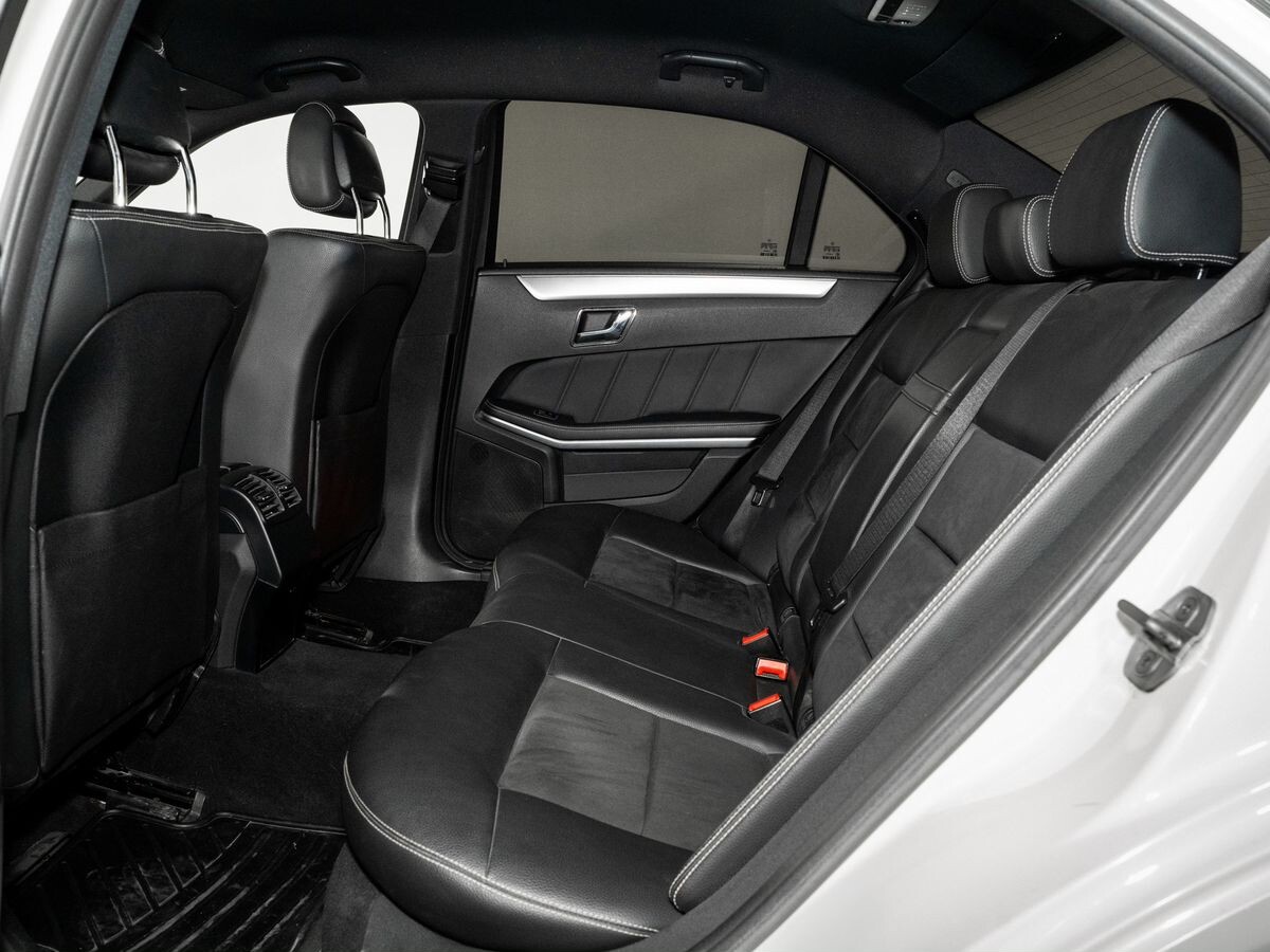 Mercedes-Benz E-Class 2011 - фото автомобиля