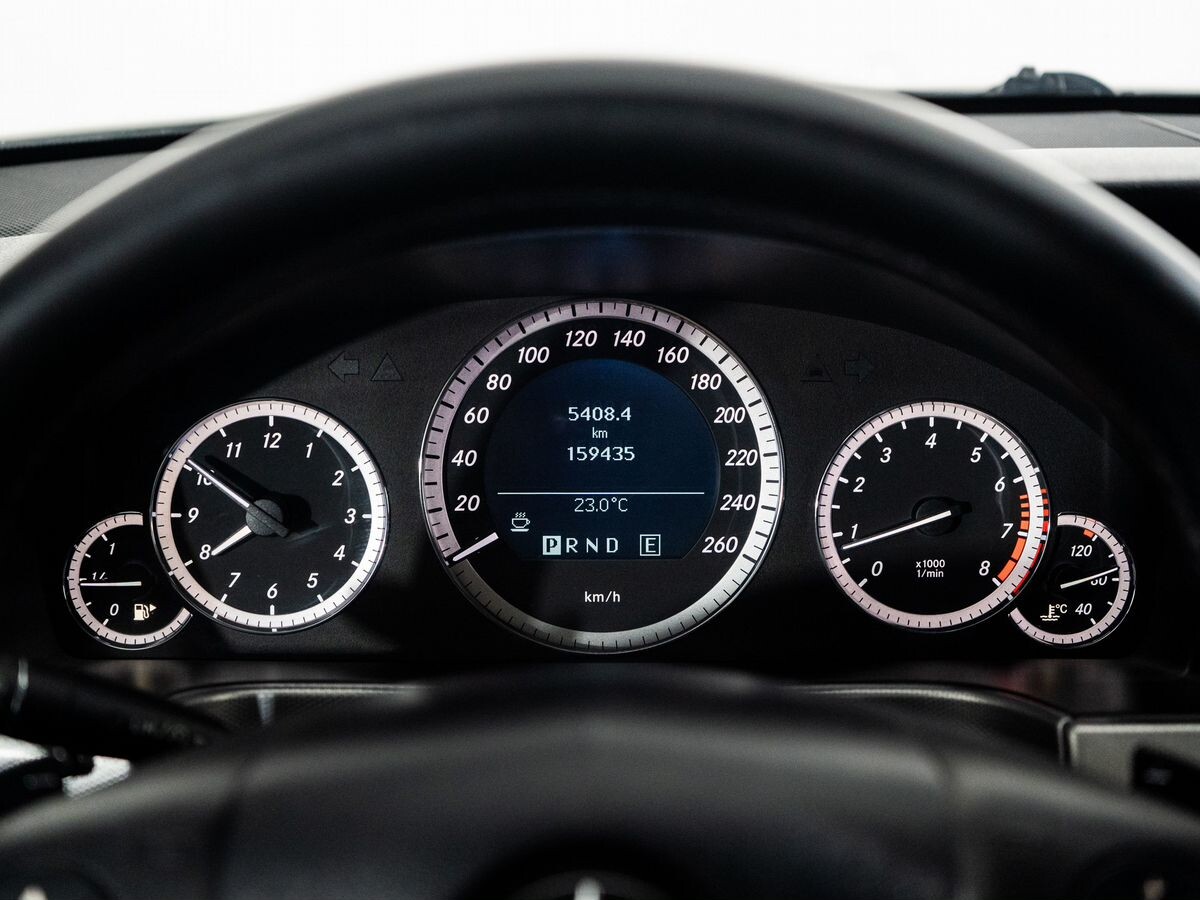 Mercedes-Benz E-Class 2011 - фото автомобиля