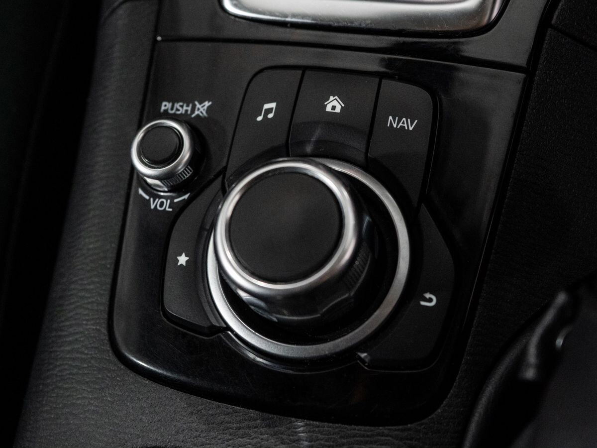 Mazda Axela 2017 - фото автомобиля