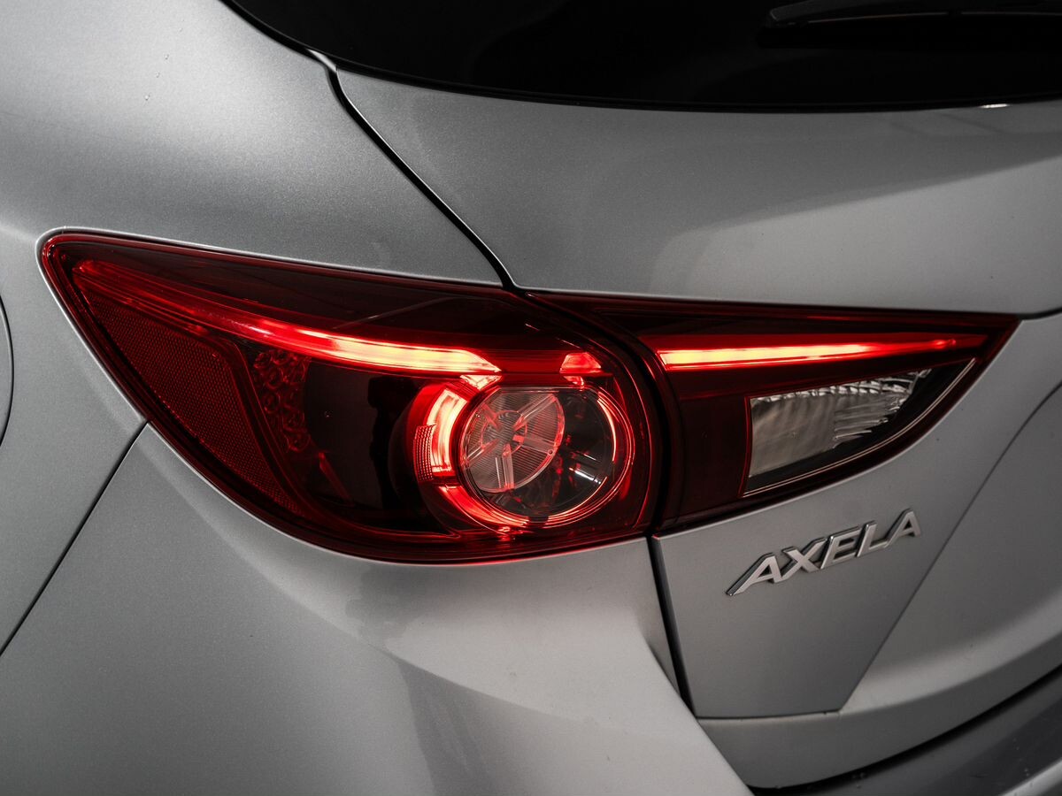 Mazda Axela 2017 - фото автомобиля