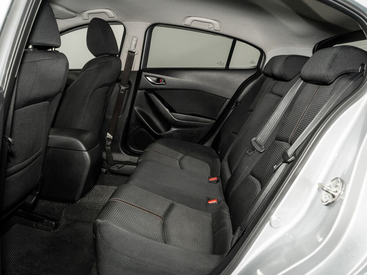 Mazda Axela 2017 - фото автомобиля