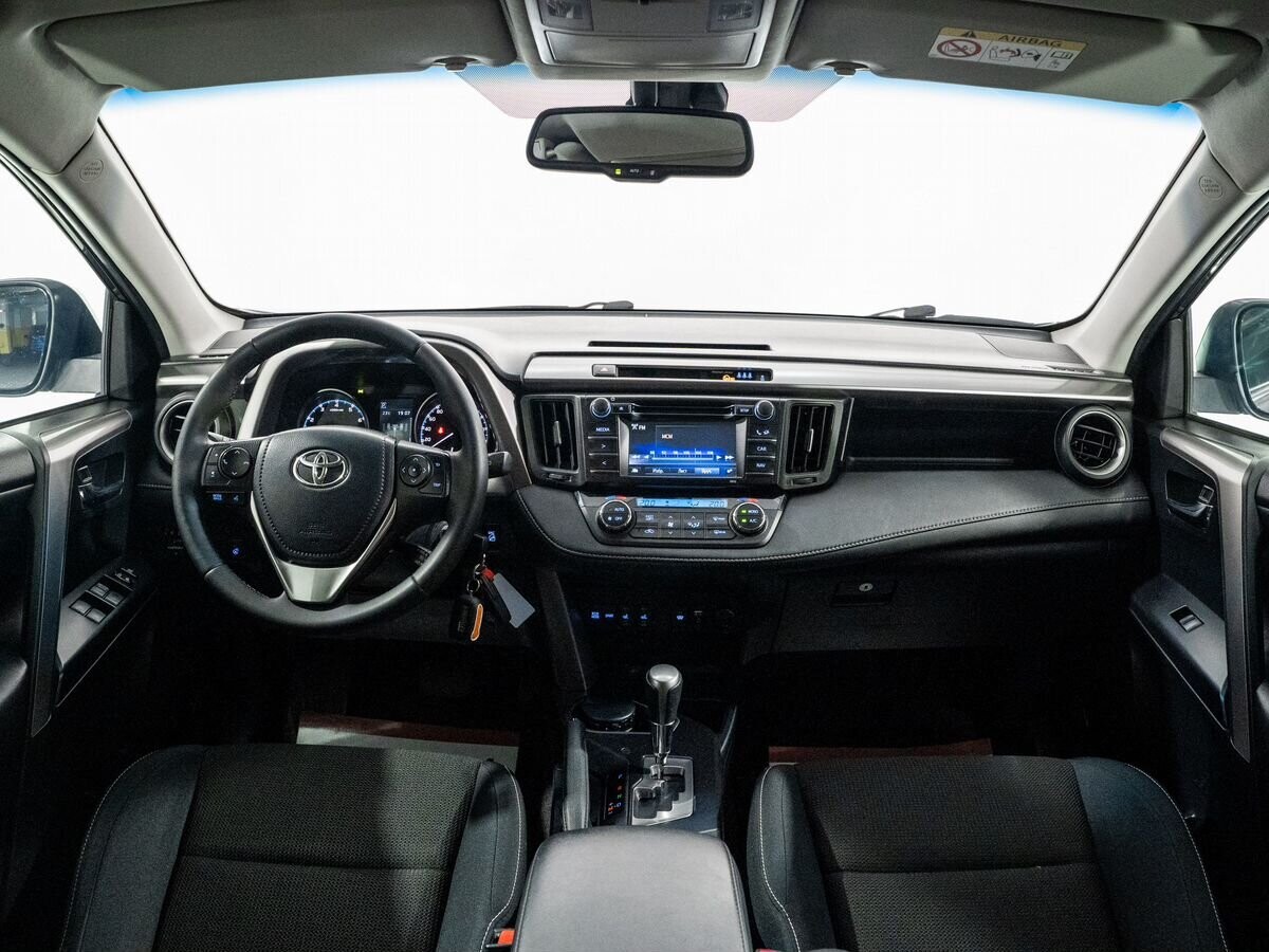 Toyota RAV4 2016 - фото автомобиля