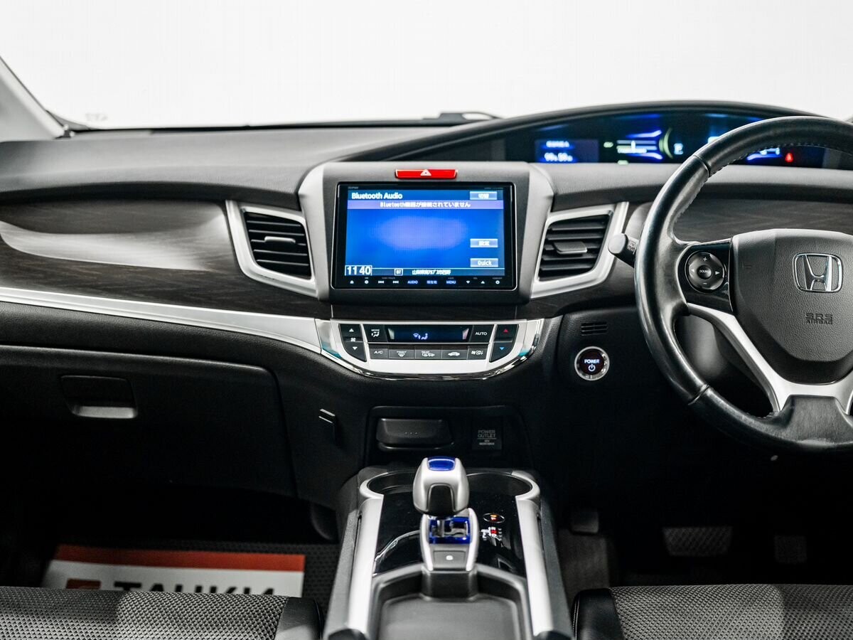 Honda Jade 2015 - фото автомобиля