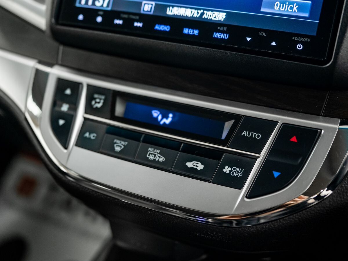 Honda Jade 2015 - фото автомобиля