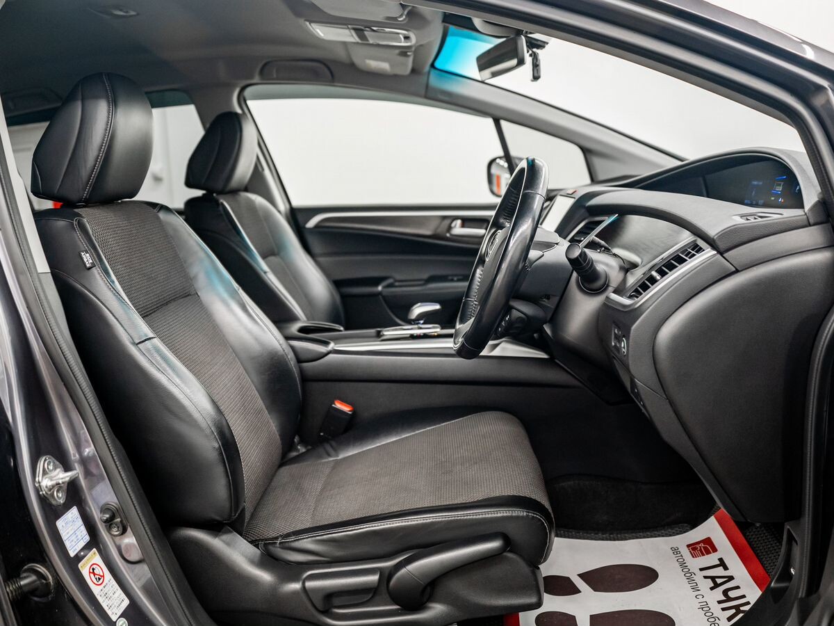 Honda Jade 2015 - фото автомобиля