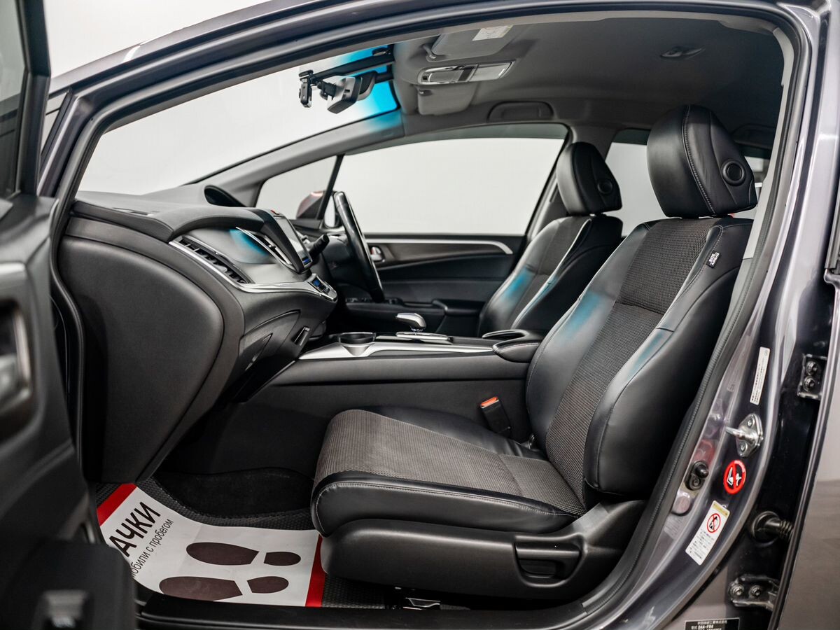 Honda Jade 2015 - фото автомобиля