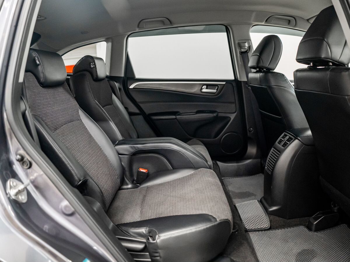 Honda Jade 2015 - фото автомобиля