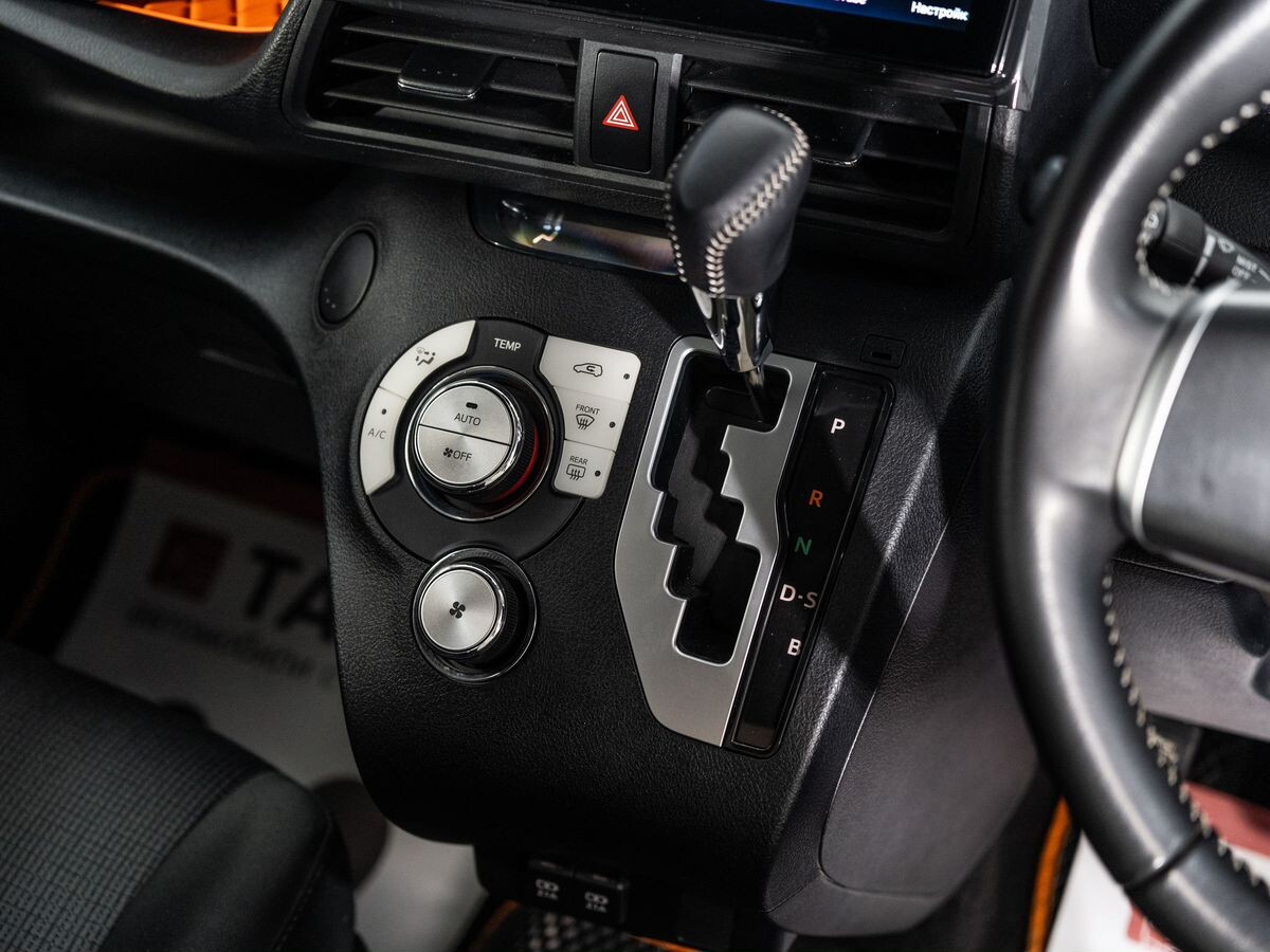 Toyota Sienta 2021 - фото автомобиля