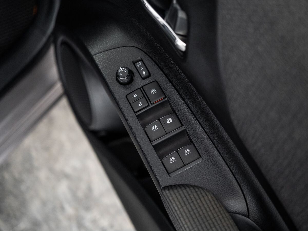 Toyota Sienta 2021 - фото автомобиля