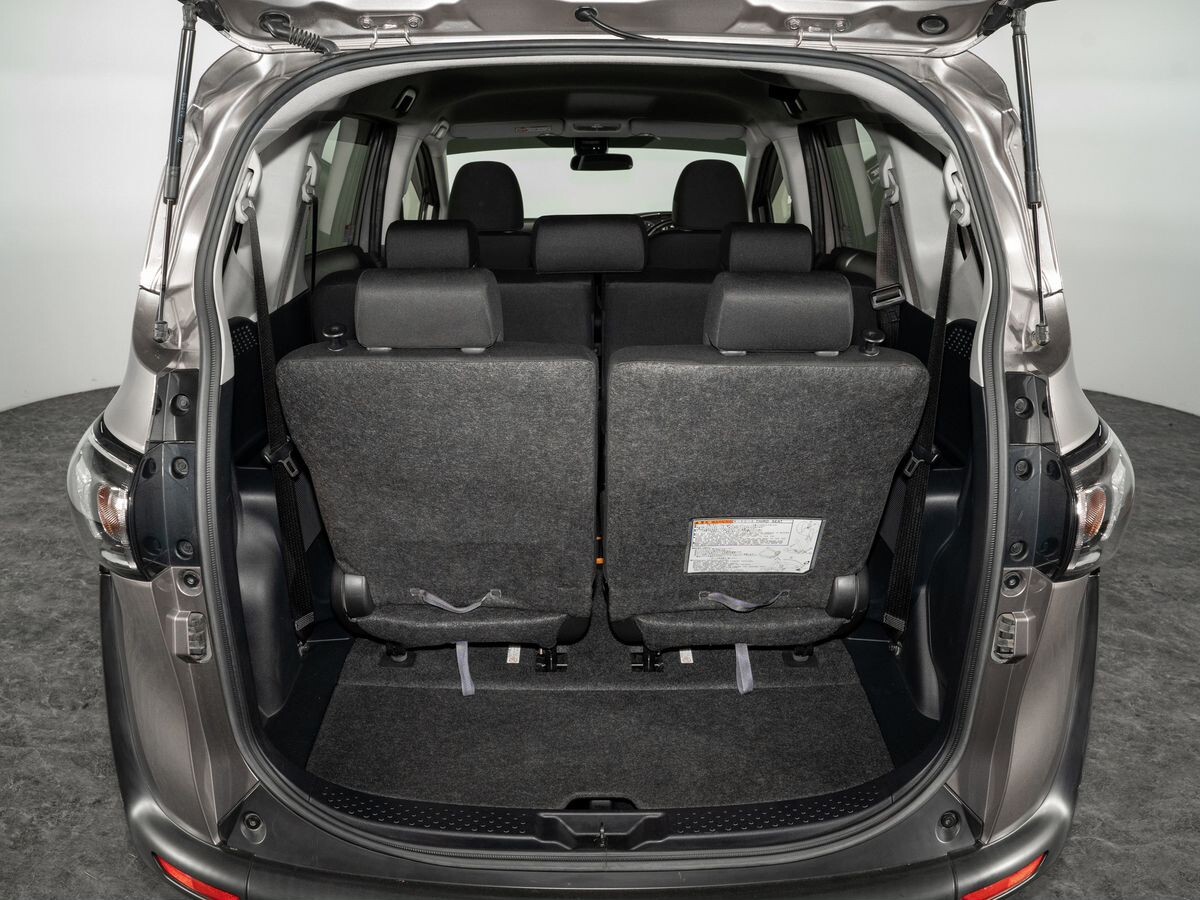 Toyota Sienta 2021 - фото автомобиля