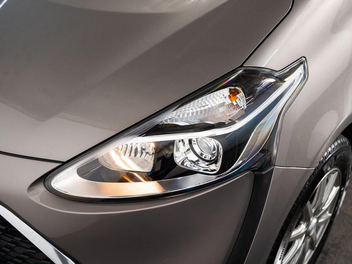 Toyota Sienta 2021 - фото автомобиля