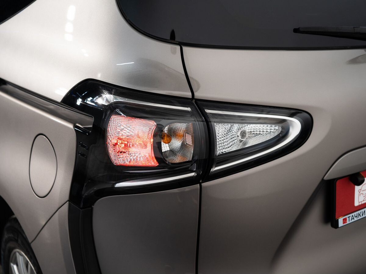 Toyota Sienta 2021 - фото автомобиля