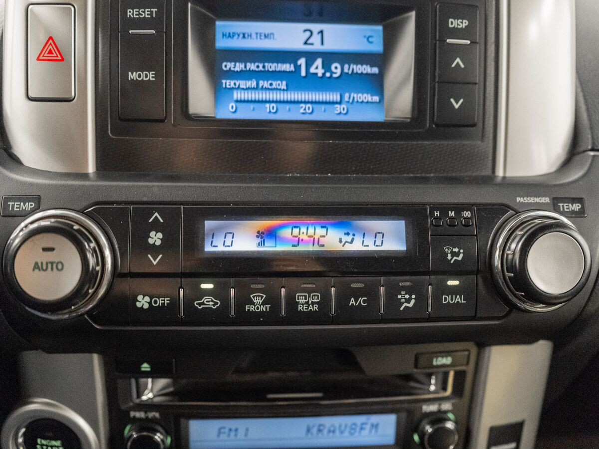 Toyota Land Cruiser Prado 2011 - фото автомобиля