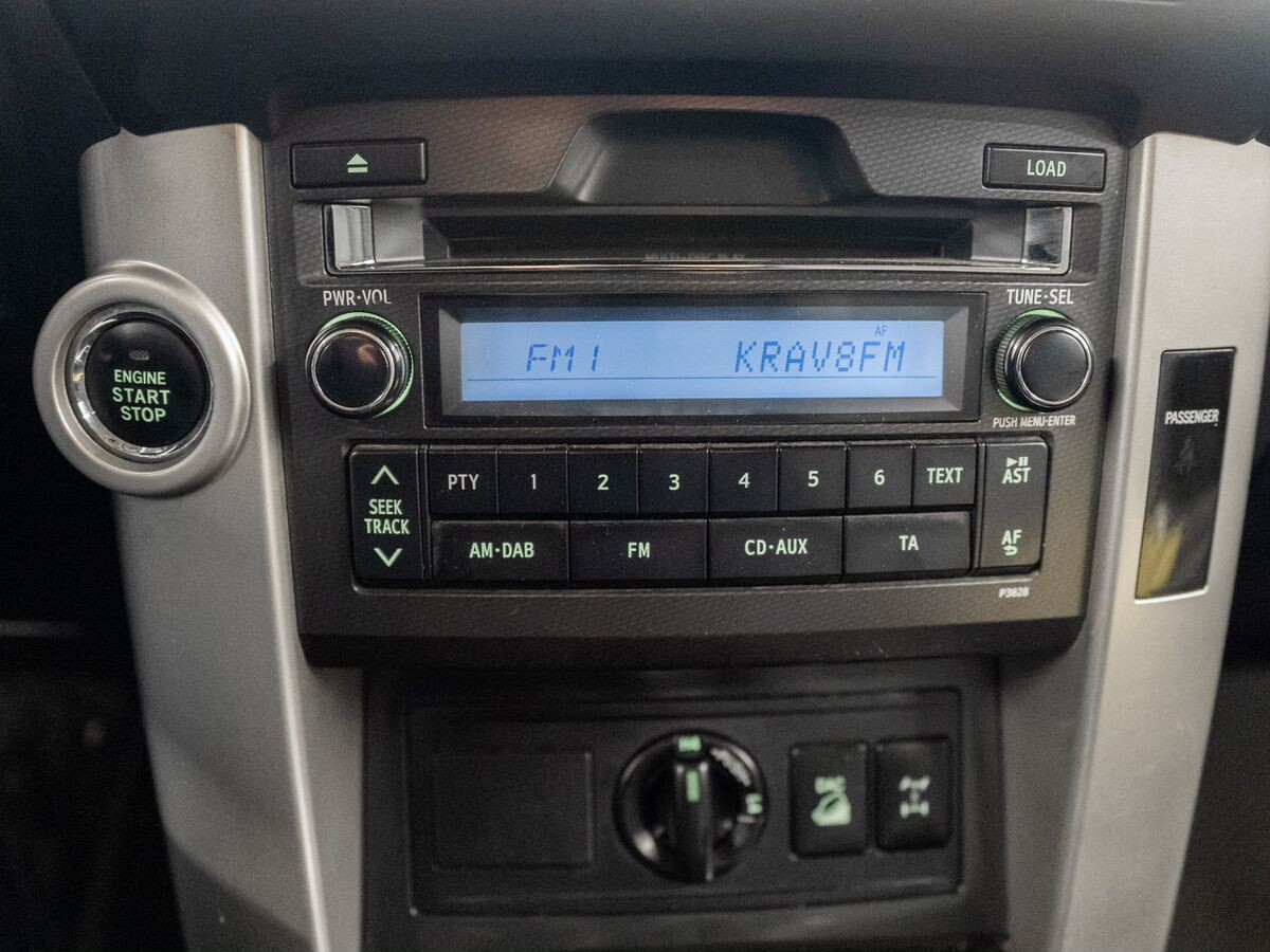 Toyota Land Cruiser Prado 2011 - фото автомобиля