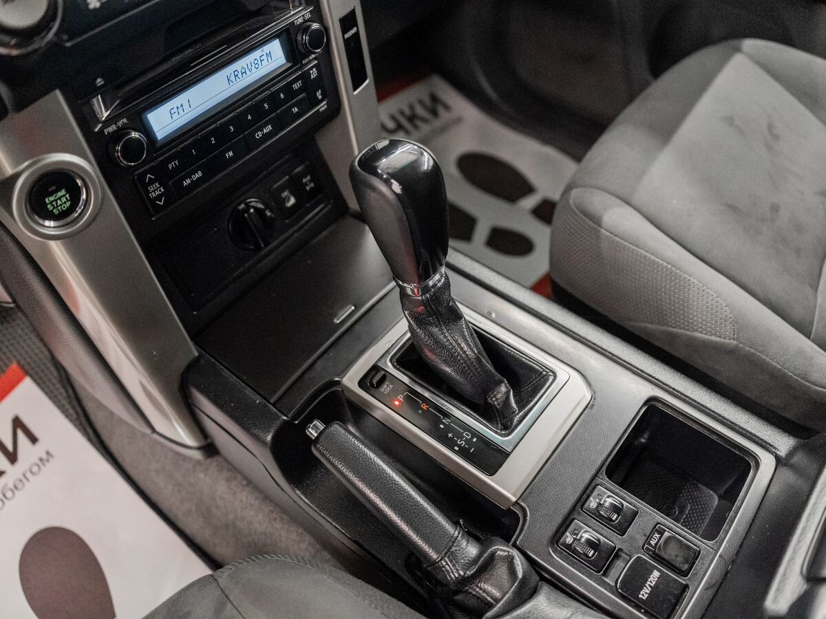 Toyota Land Cruiser Prado 2011 - фото автомобиля