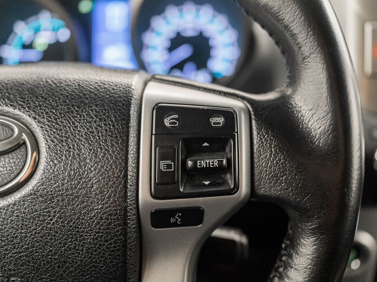 Toyota Land Cruiser Prado 2011 - фото автомобиля