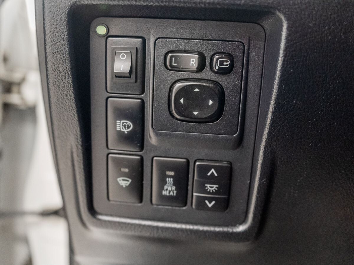 Toyota Land Cruiser Prado 2011 - фото автомобиля