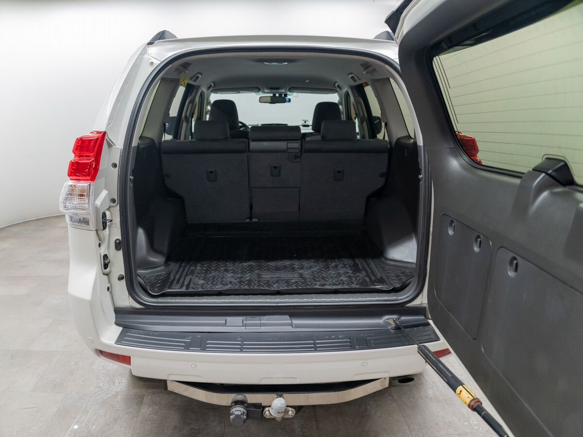 Toyota Land Cruiser Prado 2011 - фото автомобиля