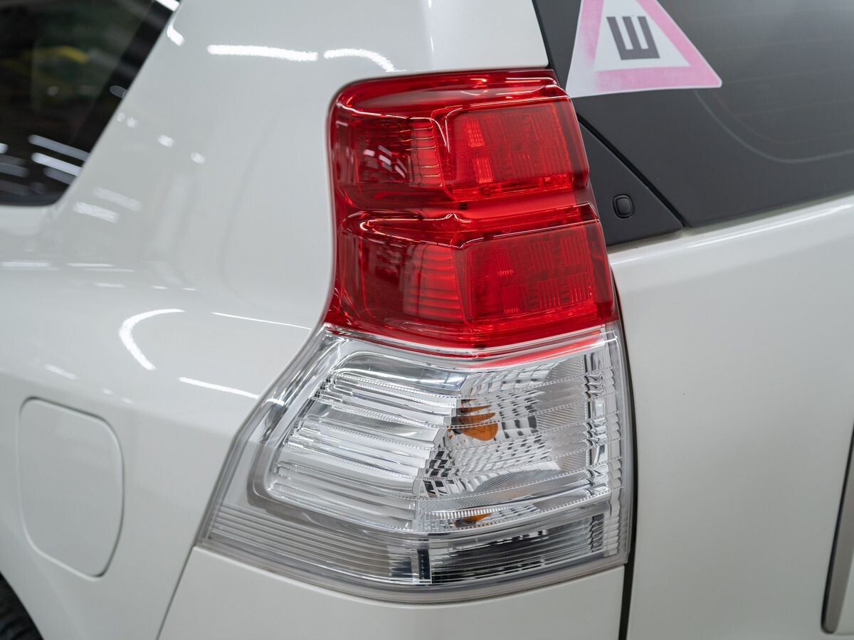 Toyota Land Cruiser Prado 2011 - фото автомобиля
