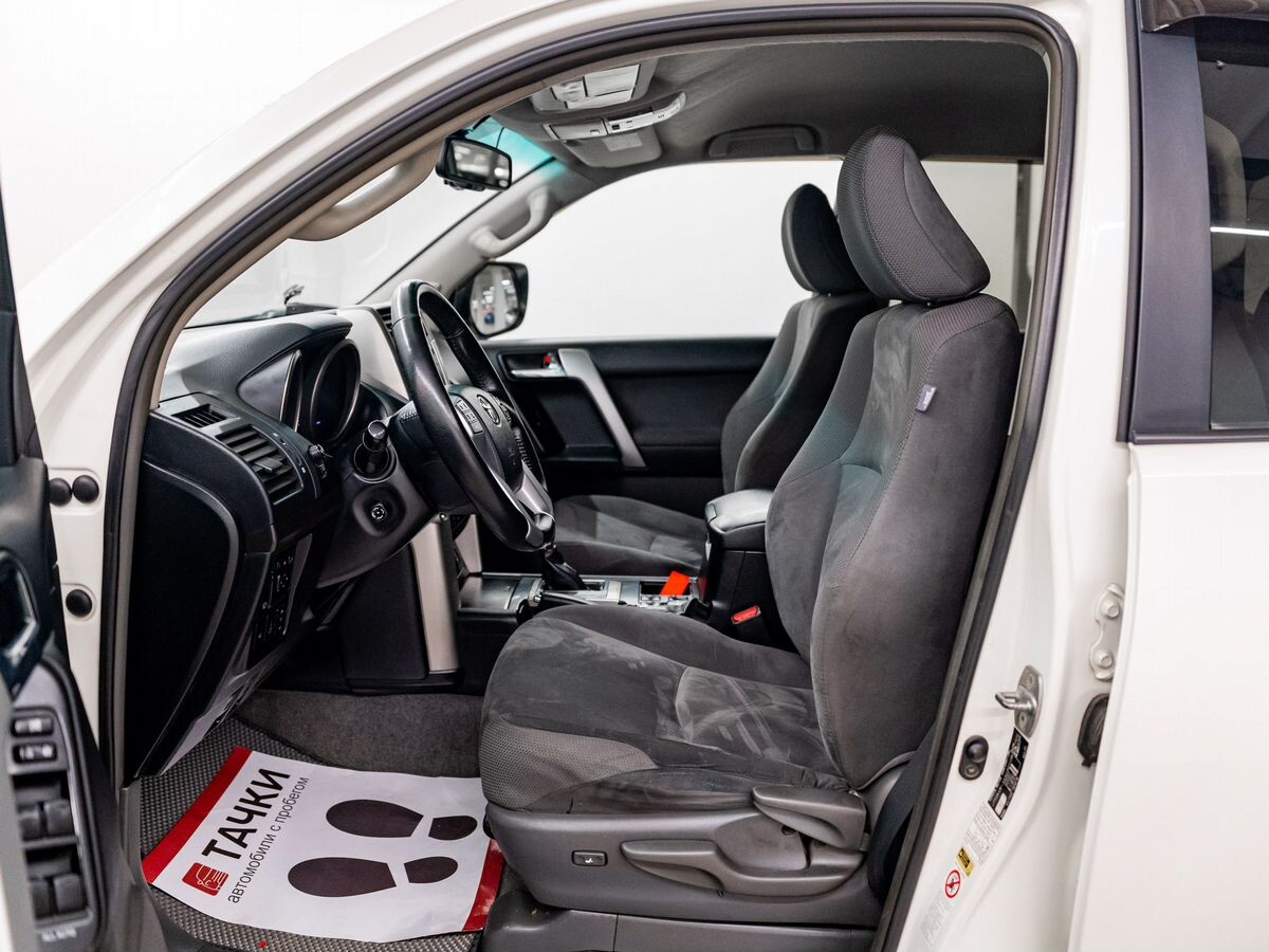 Toyota Land Cruiser Prado 2011 - фото автомобиля