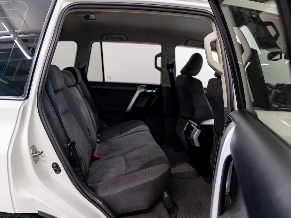 Toyota Land Cruiser Prado 2011 - фото автомобиля