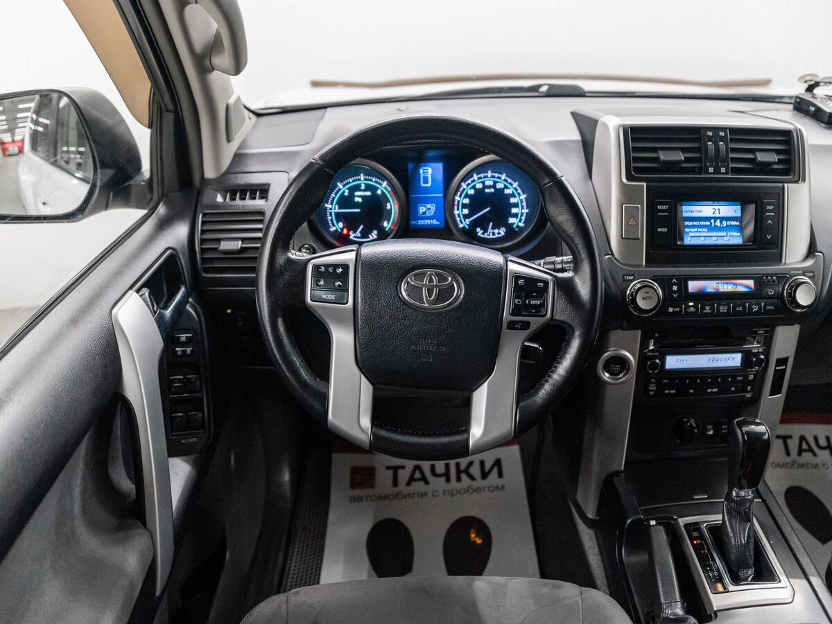 Toyota Land Cruiser Prado 2011 - фото автомобиля