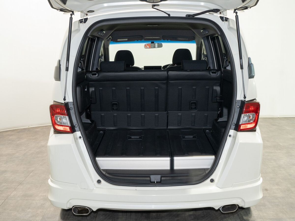 Honda Freed Spike 2010 - фото автомобиля