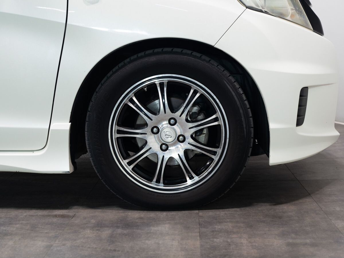 Honda Freed Spike 2010 - фото автомобиля