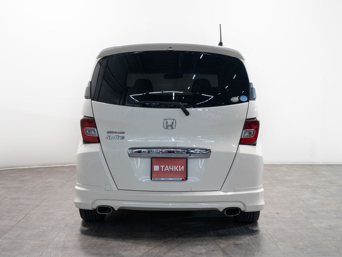 Honda Freed Spike 2010 - фото автомобиля
