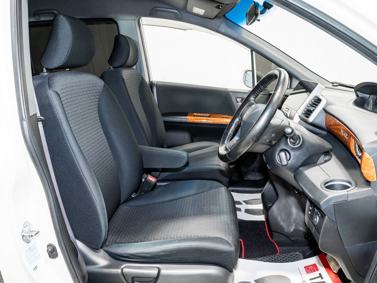 Honda Freed Spike 2010 - фото автомобиля
