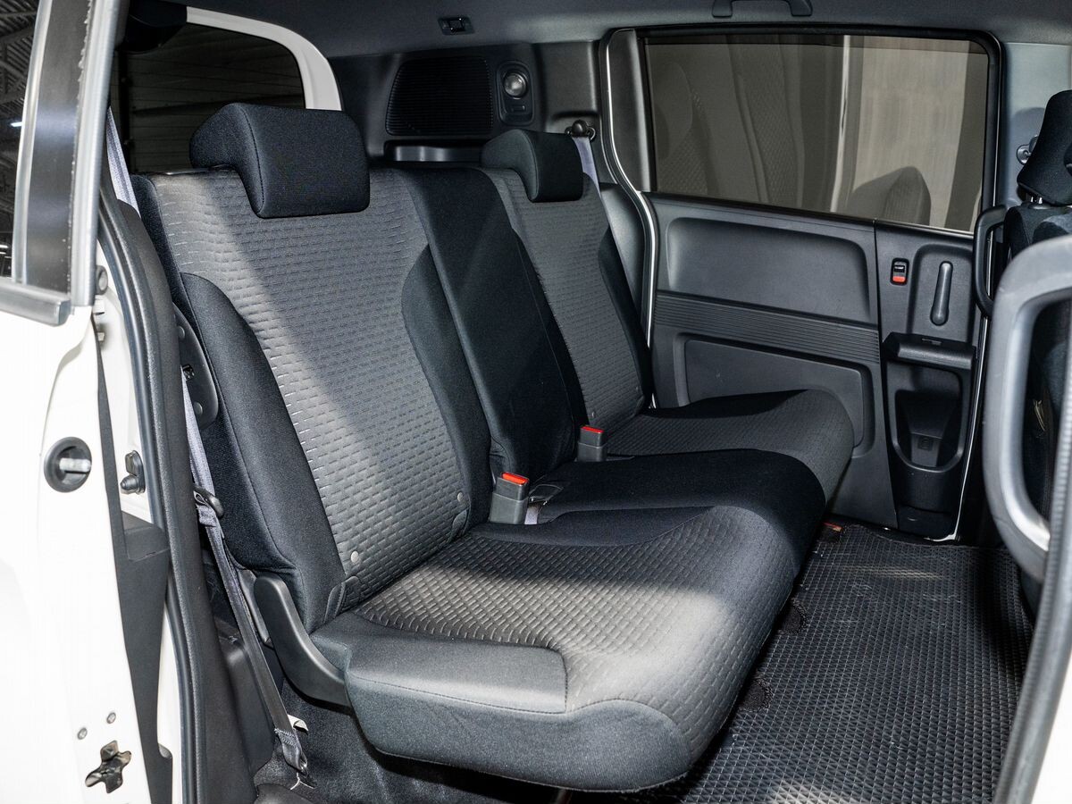 Honda Freed Spike 2010 - фото автомобиля