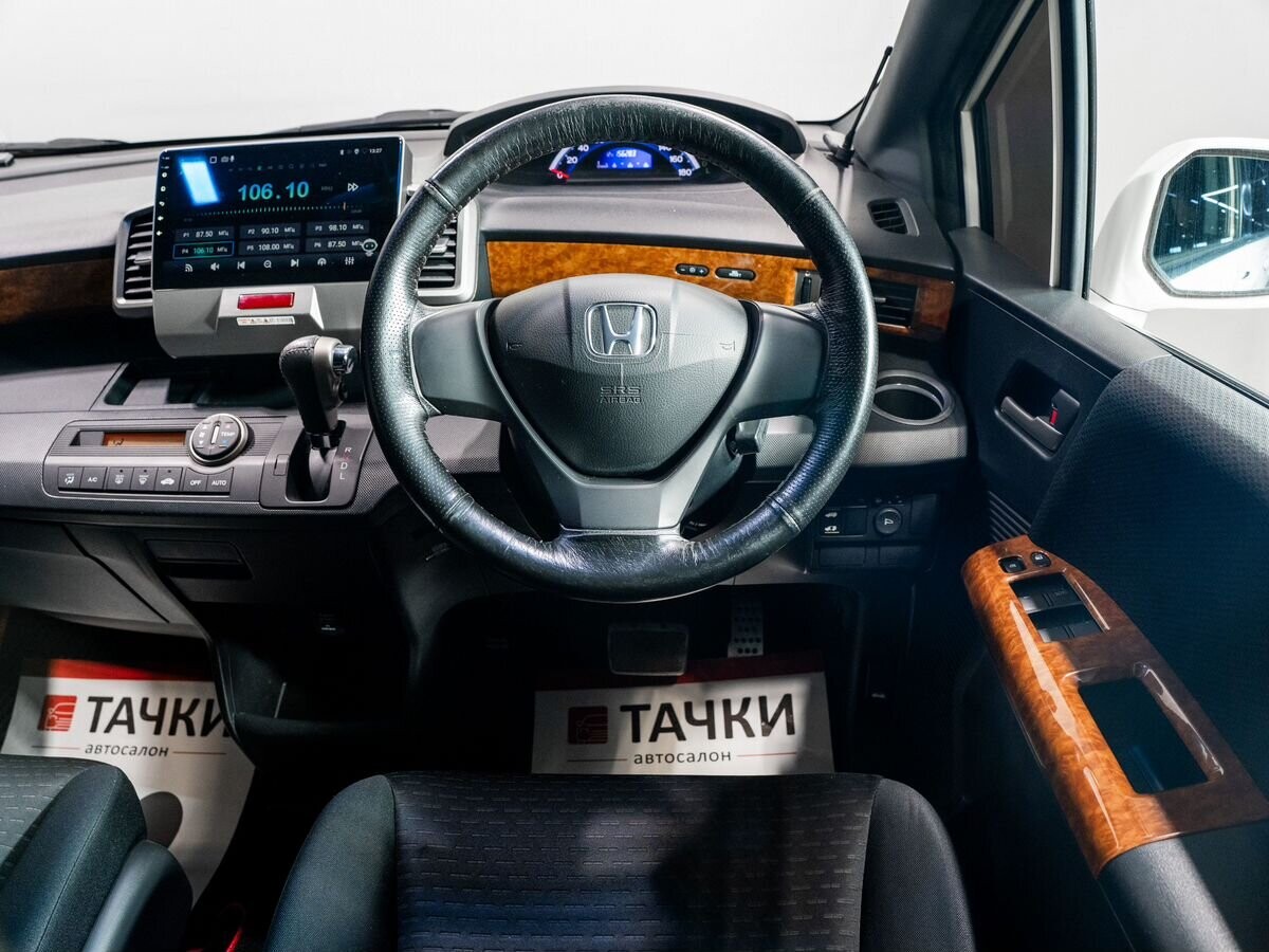 Honda Freed Spike 2010 - фото автомобиля