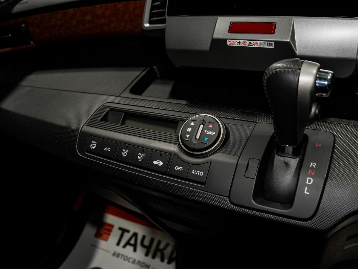 Honda Freed Spike 2010 - фото автомобиля