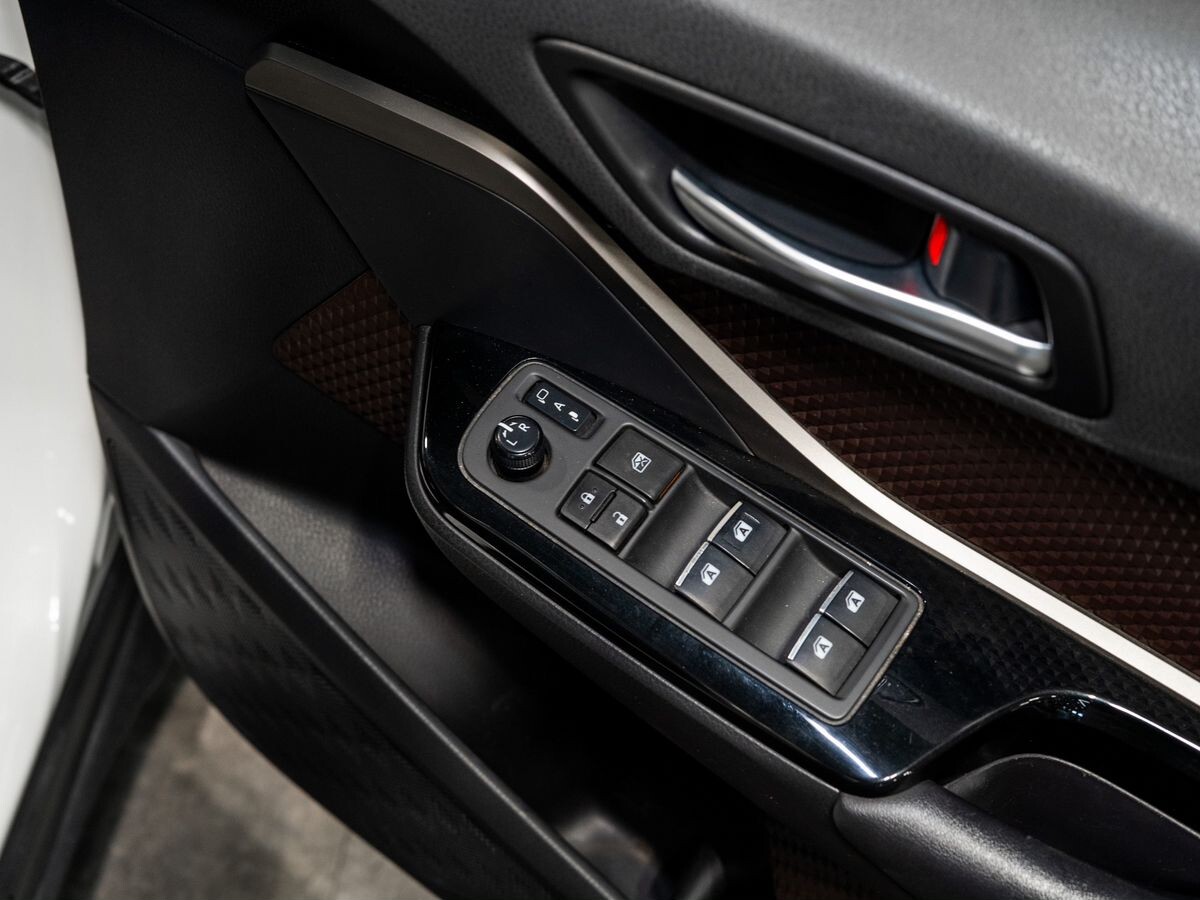 Toyota C-HR 2016 - фото автомобиля
