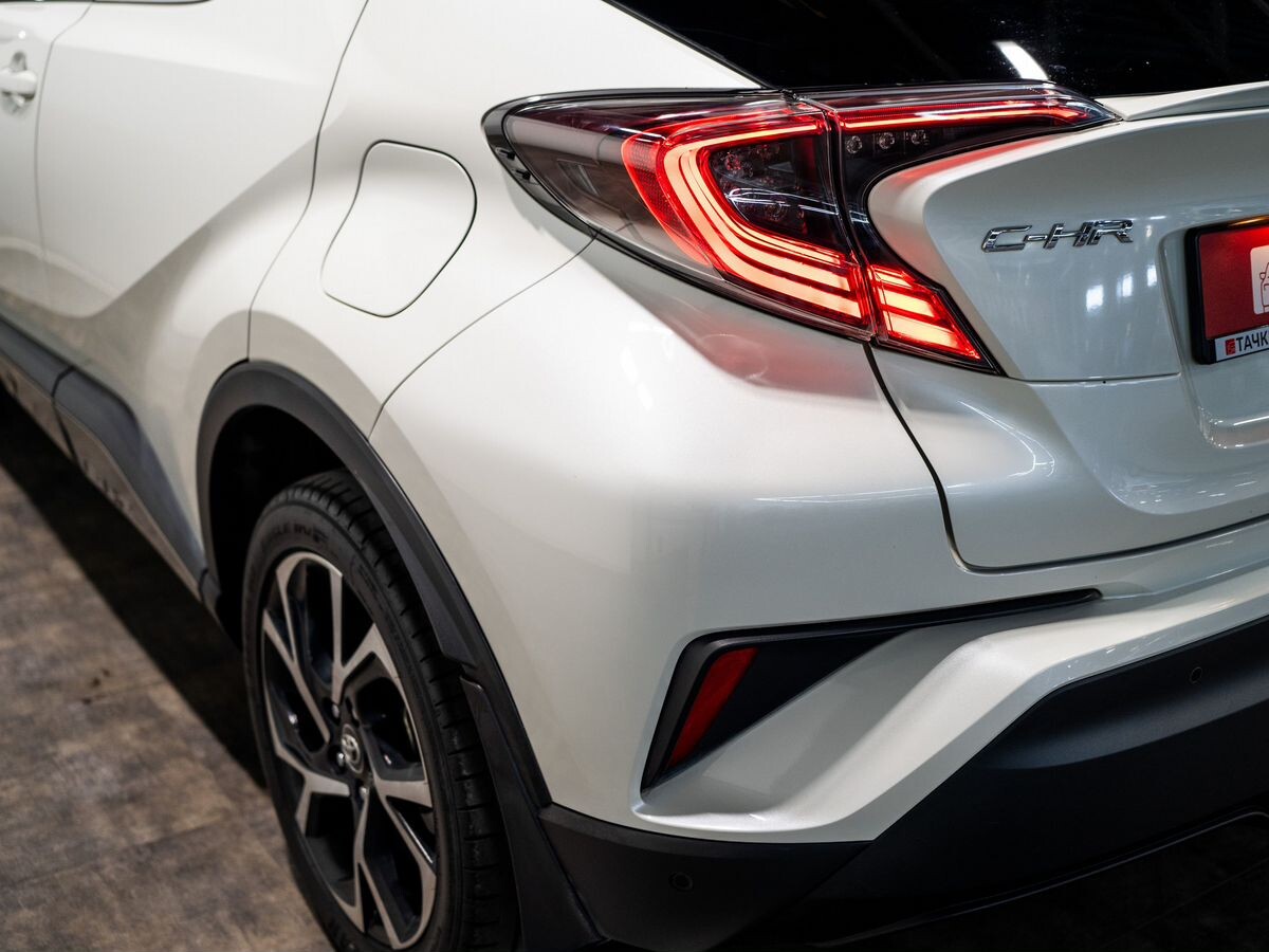 Toyota C-HR 2016 - фото автомобиля