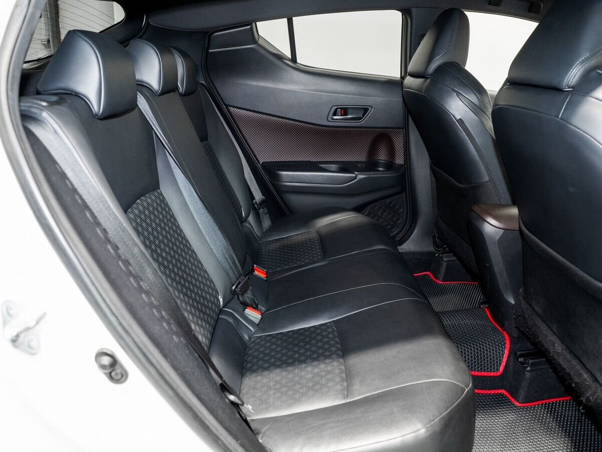 Toyota C-HR 2016 - фото автомобиля