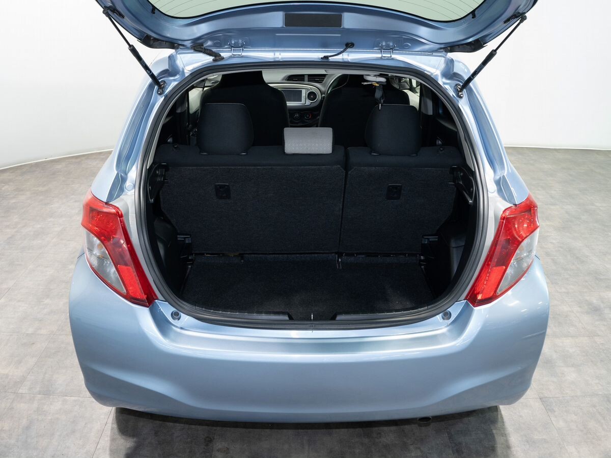 Toyota Vitz 2013 - фото автомобиля