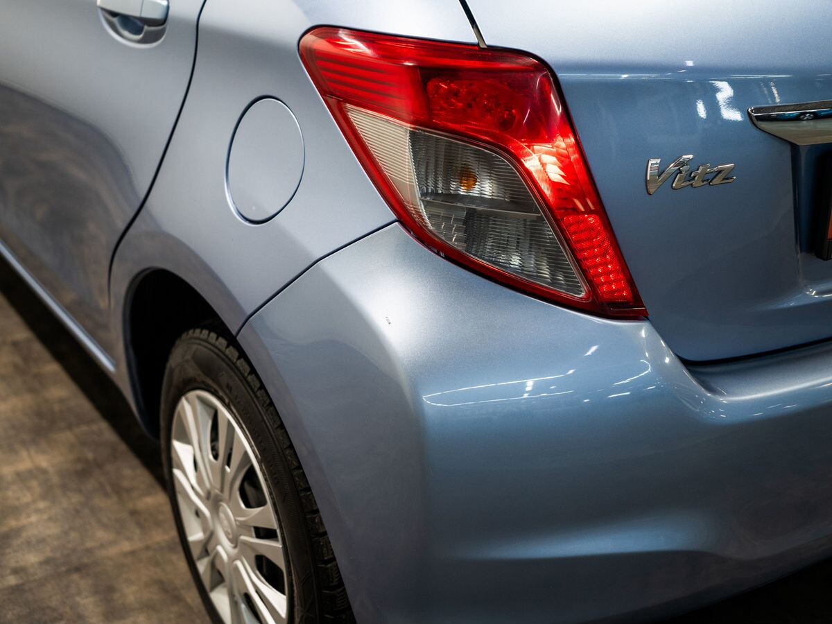 Toyota Vitz 2013 - фото автомобиля