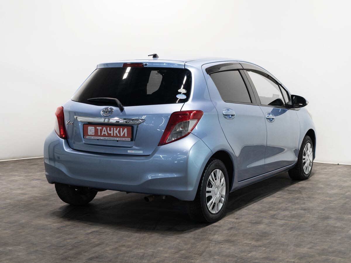 Toyota Vitz 2013 - фото автомобиля