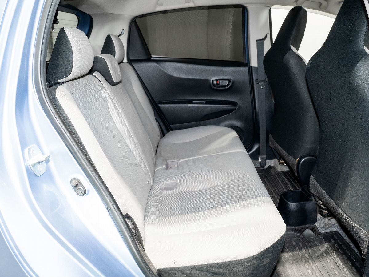 Toyota Vitz 2013 - фото автомобиля