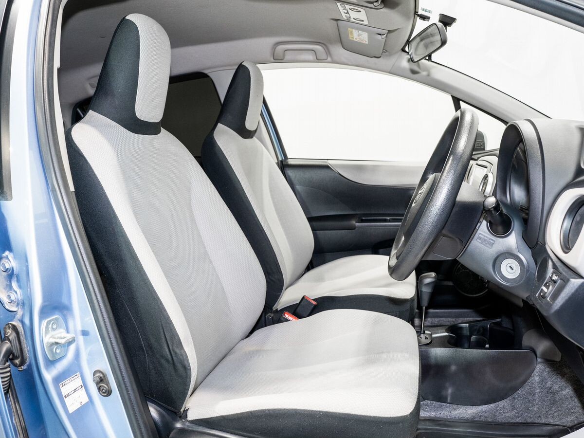 Toyota Vitz 2013 - фото автомобиля