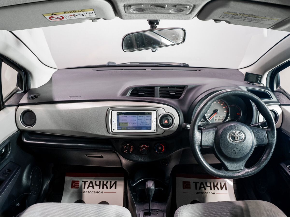 Toyota Vitz 2013 - фото автомобиля