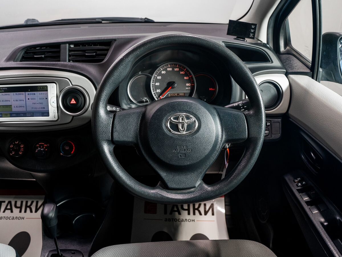 Toyota Vitz 2013 - фото автомобиля