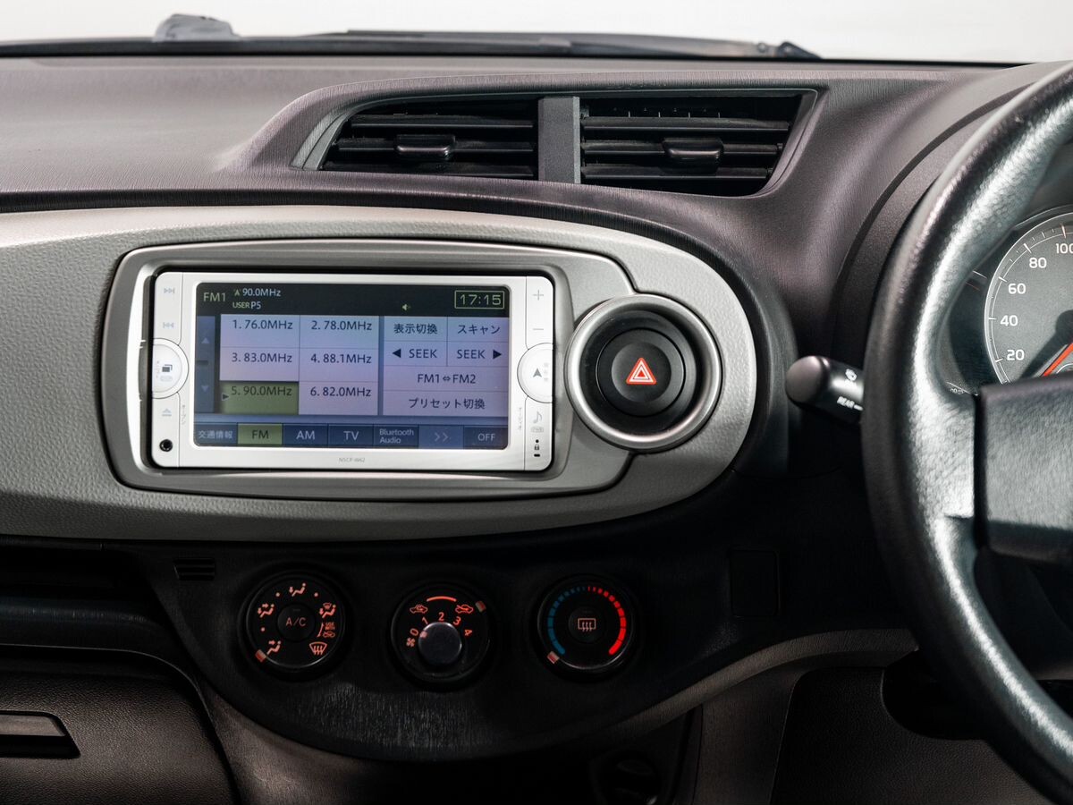 Toyota Vitz 2013 - фото автомобиля