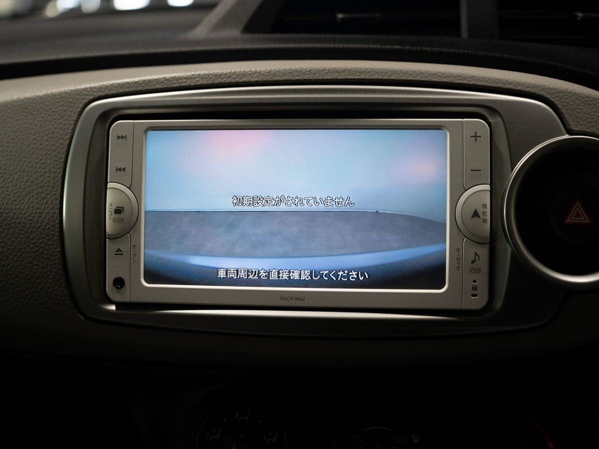 Toyota Vitz 2013 - фото автомобиля
