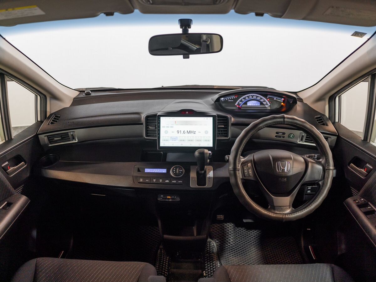 Honda Freed 2014 - фото автомобиля