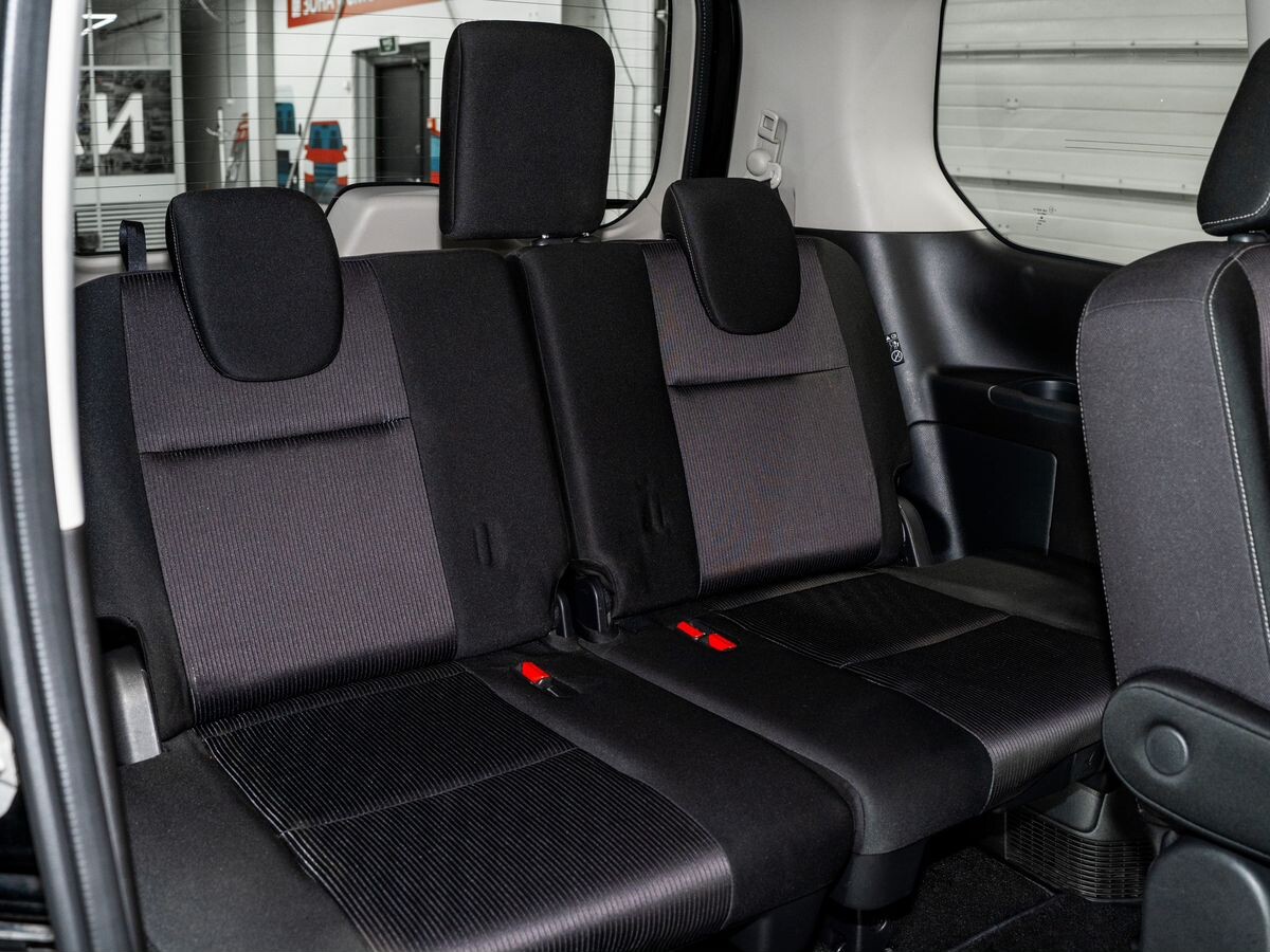 Nissan Serena 2018 - фото автомобиля