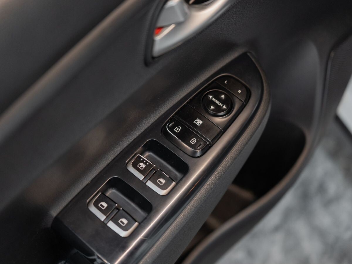 Kia Rio X (X-Line) 2018 - фото автомобиля