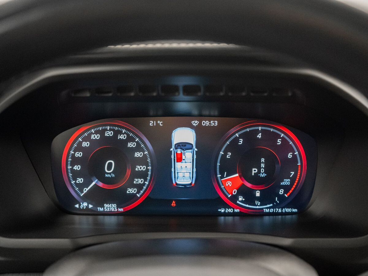 Volvo XC90 2021 - фото автомобиля